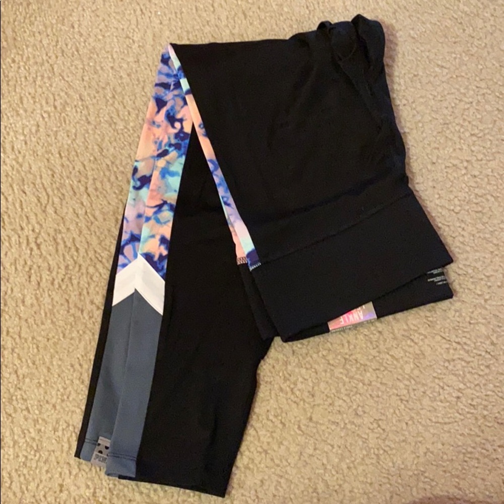 PINK Victoria’s Secret Ultimate Ankle Legging